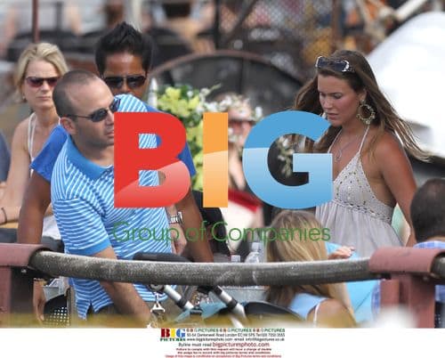 Joss Stone Enjoys Drinks With Friends in New York