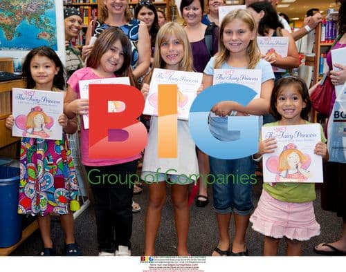 Julie Andrews Meets Fans at Book Signing