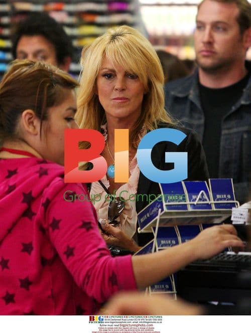 Lindsay Lohan Shopping with Family