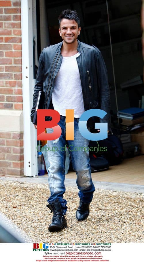 Peter Andre Spotted in Surrey