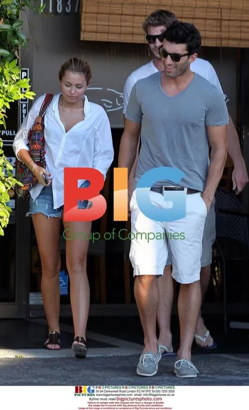 Miley Cyrus Leaves Sushi Restaurant