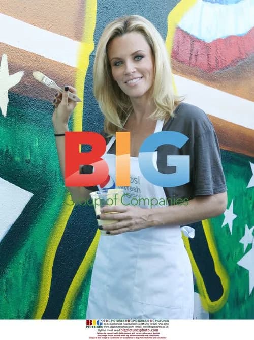 Celebrities Paint Mural in Santa Ana
