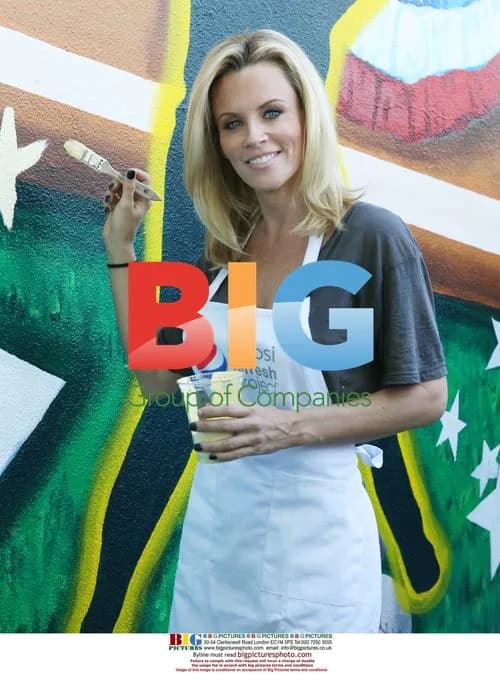 Celebrities paint mural at community center