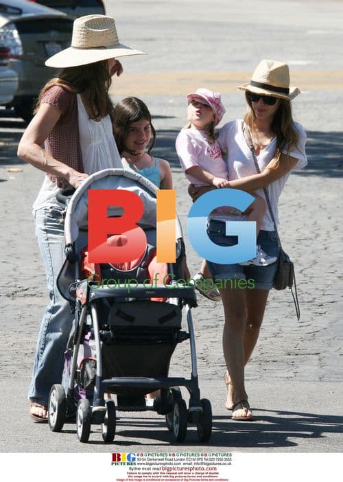 Rachel Bilson at LA Zoo with Family