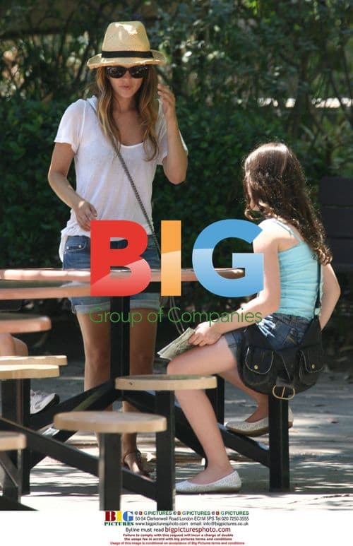 Rachel Bilson at LA Zoo with Family