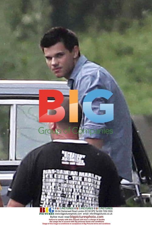 Taylor Lautner on 'Abduction' set