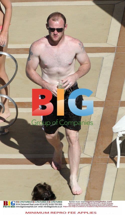 Rooney Couple Relaxes at Pool