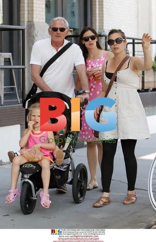 Jennifer Garner with daughters in NYC
