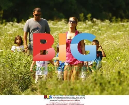 Jon Gosselin and Girlfriend Take Sextuplets for Nature Walk
