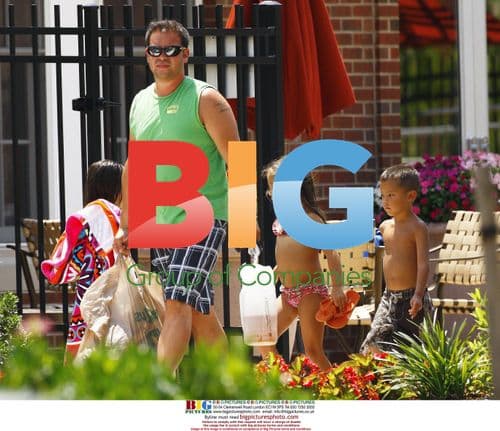 Jon Gosselin and Girlfriend with Sextuplets