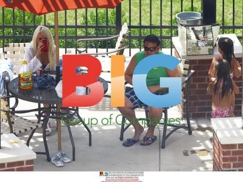 Jon Gosselin and Ellen Ross play with kids by pool