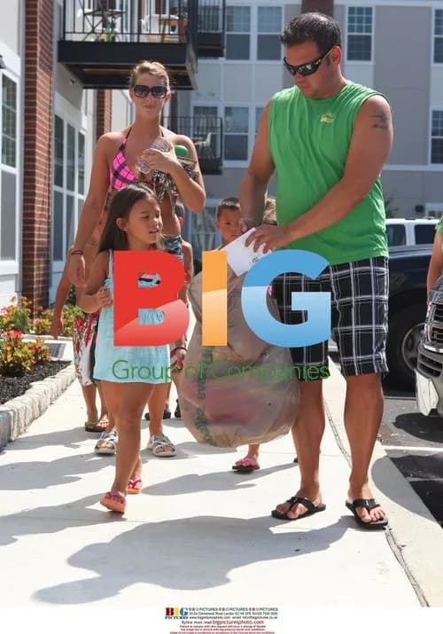 Jon Gosselin and Girlfriend by Pool