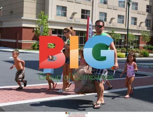 Jon Gosselin and Ellen Ross Play with Kids