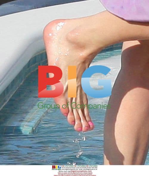 Paris Hilton Shops in Portofino with Nicky