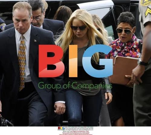 Lindsay Lohan Arrives at Courthouse