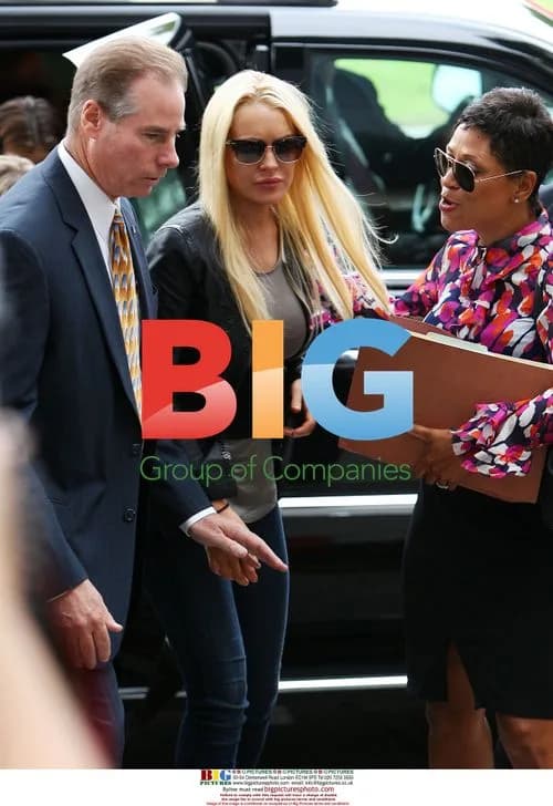 Lindsay Lohan Arriving at Jail