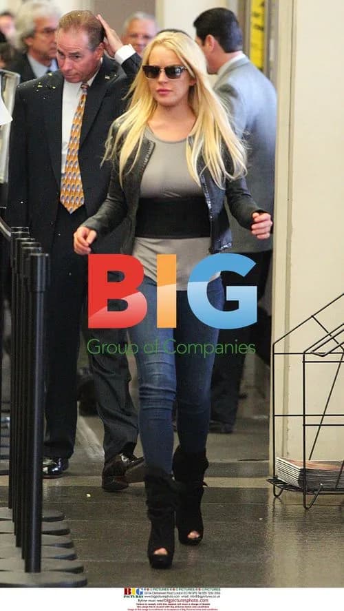 Lindsay Lohan Arriving to Jail