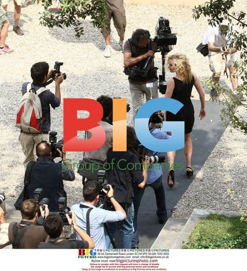 Kate Winslet, Aishwarya Rai, and Lin Chin-Ling on "Dolce Vita" Commercial Set