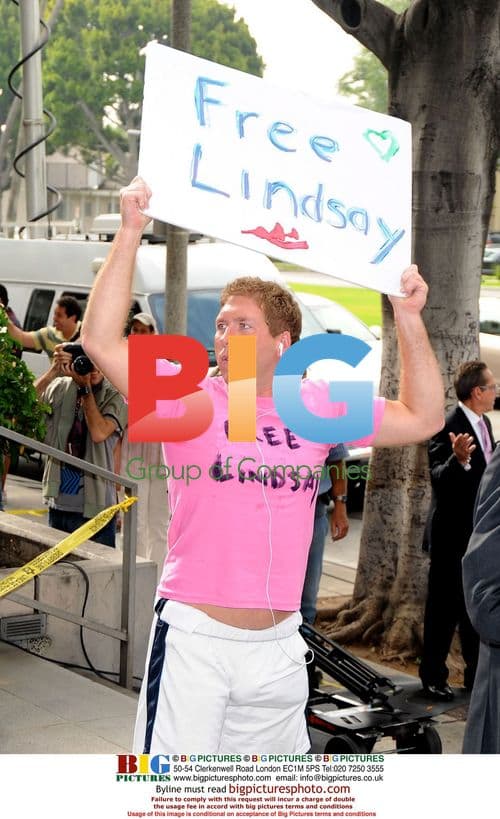 Lindsay Lohan Begins 14-Day Sentence