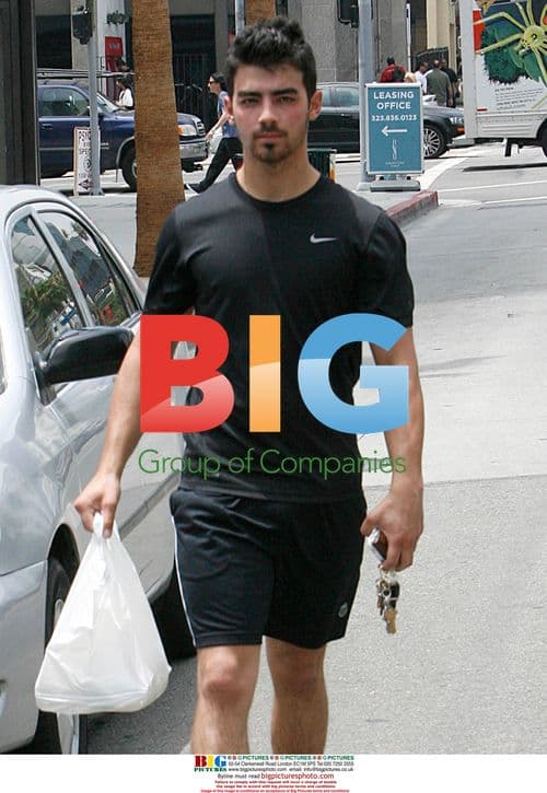 Joe Jonas Gets Takeout After Gym