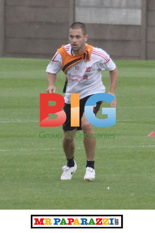 Joe Cole trains with Liverpool team
