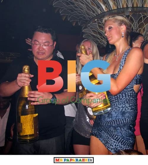 Paris Hilton\'s Champagne War in St. Tropez
