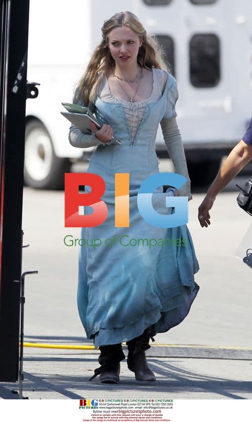 Amanda Seyfried on 'Red Riding Hood' set