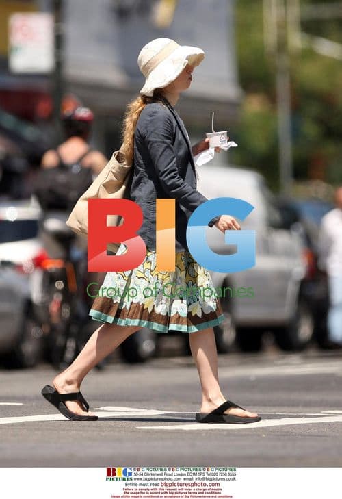 Chelsea Clinton Walks in NYC
