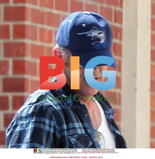 Mel Gibson Leaves Doctor's Office