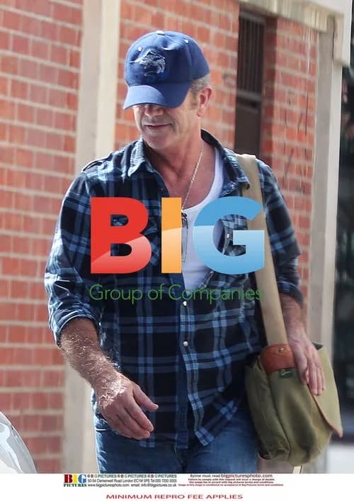 Troubled actor Mel Gibson leaves doctor's office