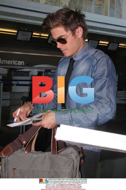 Zac Efron Arrives at JFK Airport