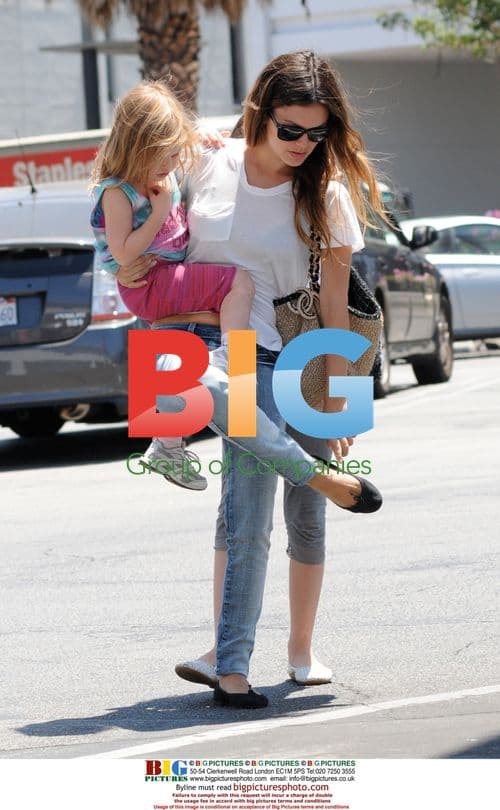 Rachel Bilson out with sisters in LA