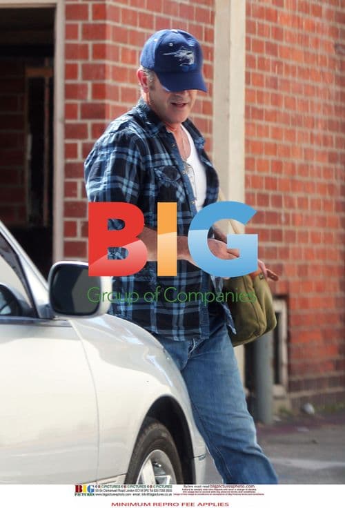 Mel Gibson Leaves Doctor's Office
