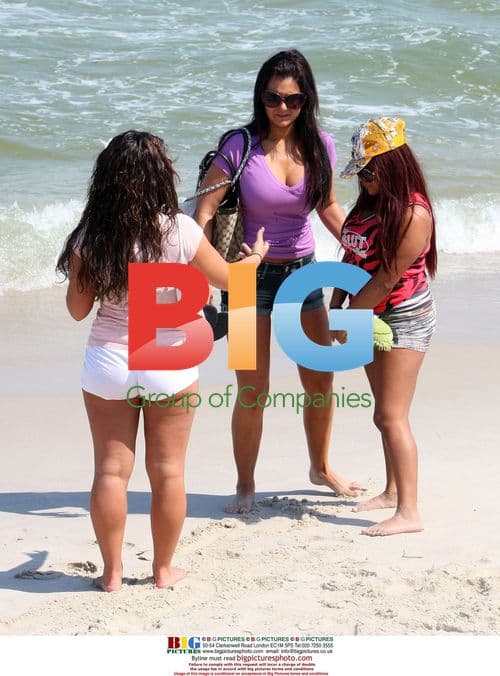 Snooki Collapses on Jersey Shore Boardwalk