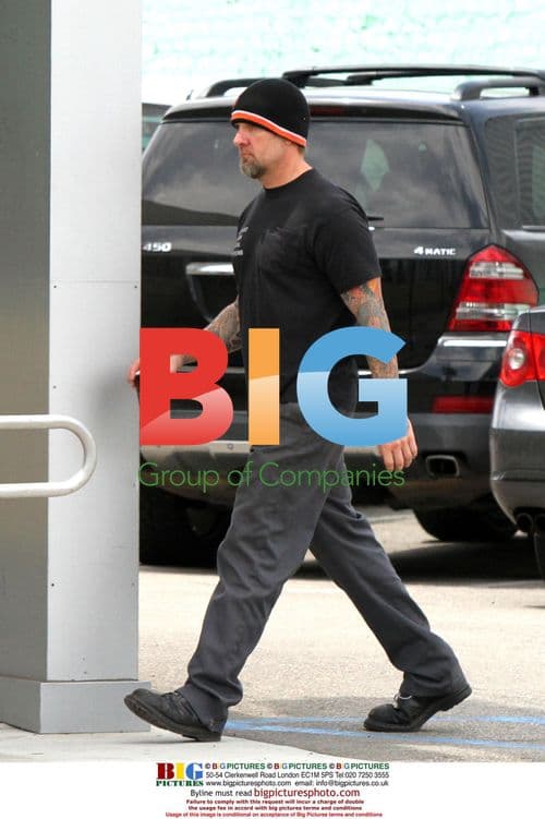 Jesse James Grabs Lunch in Long Beach