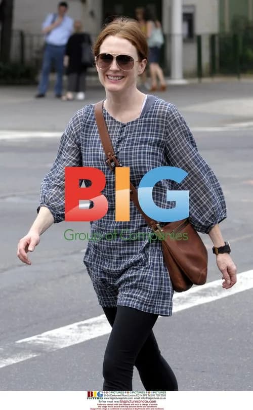 Julianne Moore Candid in NYC