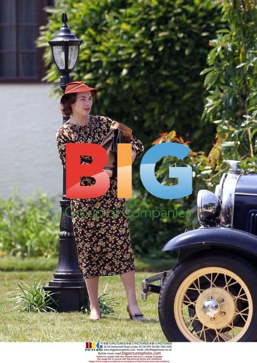 Kate Winslet Filming 'Mildred Pierce'