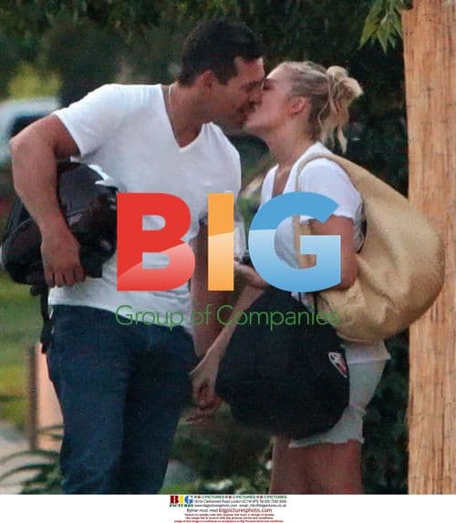 LeAnn Rimes and Eddie Cibrian Kissing in LA