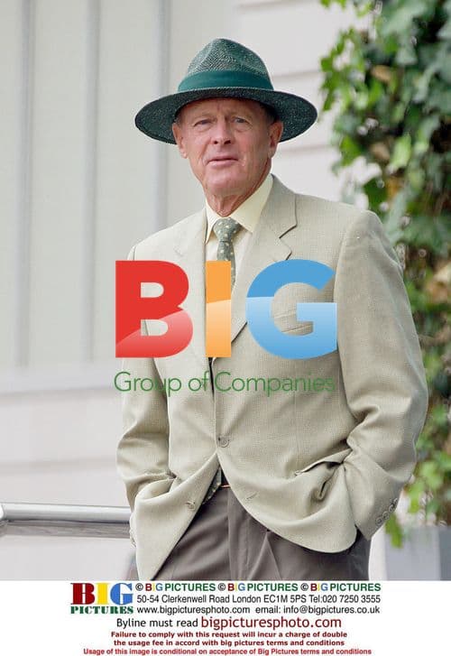 Geoffrey Boycott Accepts Lift From Mystery Woman