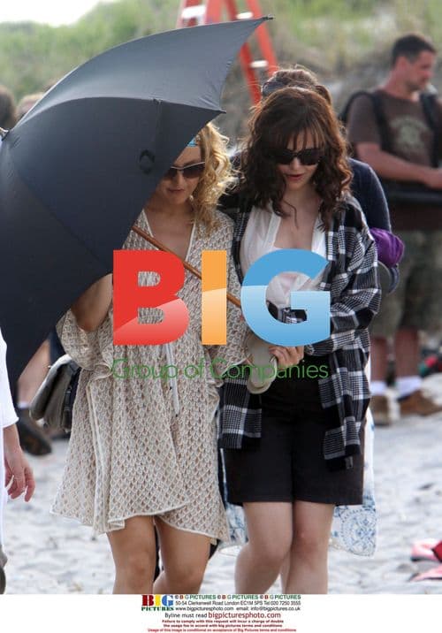 Kate Hudson and Ginnifer Goodwin on Something Borrowed Set