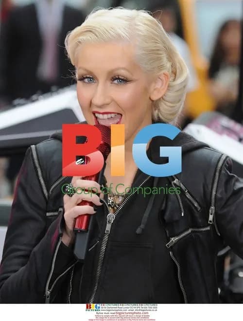 Christina Aguilera Performs on The Early Show
