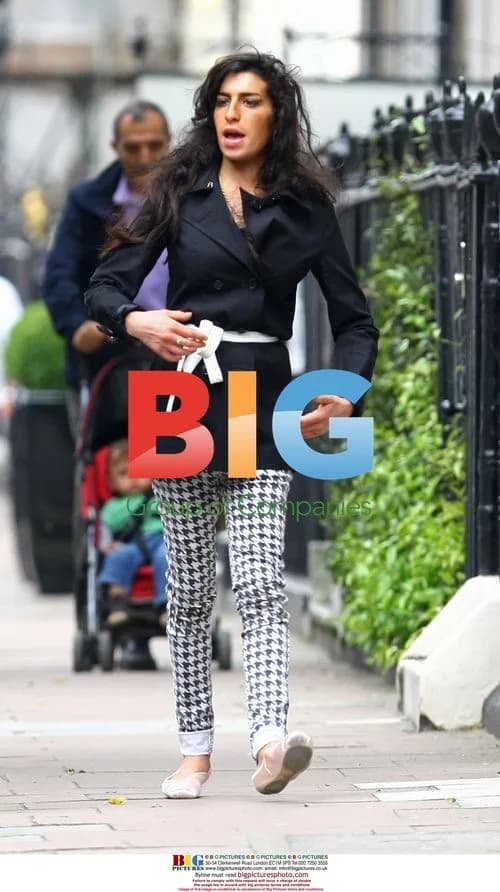 Amy Winehouse Shopping