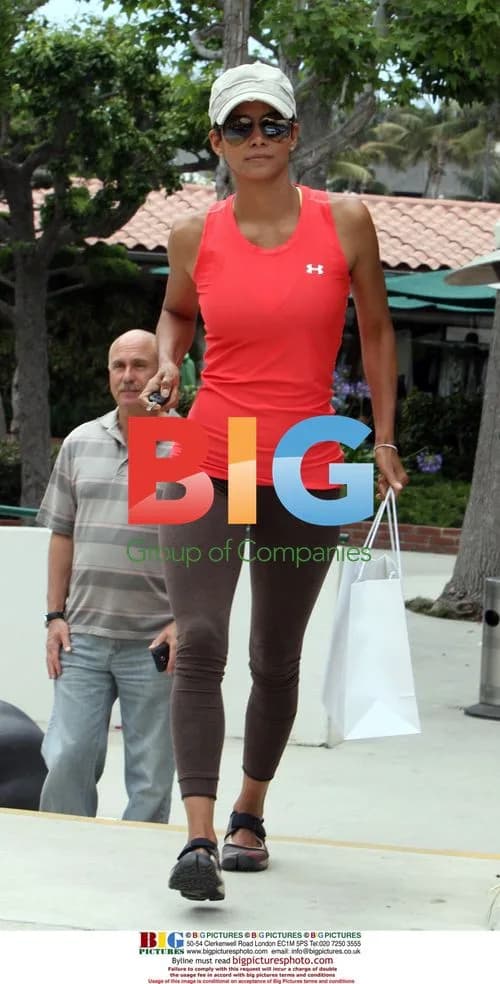 Halle Berry Shopping in Malibu
