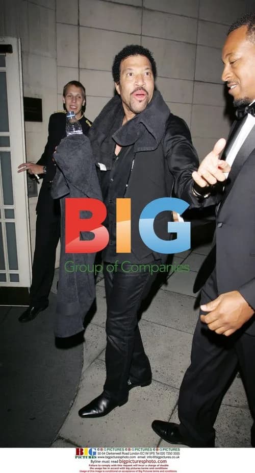 Lionel Richie Returns to Hotel with England Flag