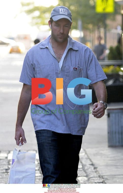 Ed Burns Running Errands in NYC