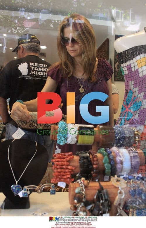 Kelly Preston Shops in Rio