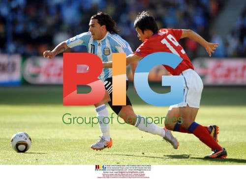 Carlos Tevez and Yeom Ki Hun at 2010 World Cup