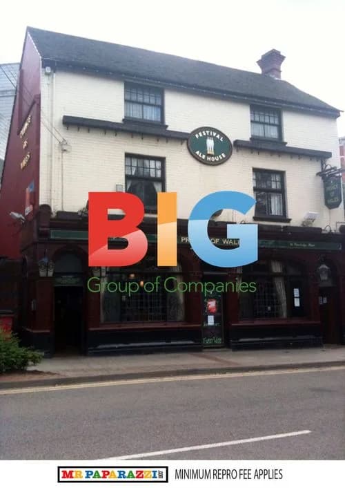 Lady Gaga Enjoys Pint at Birmingham Pub