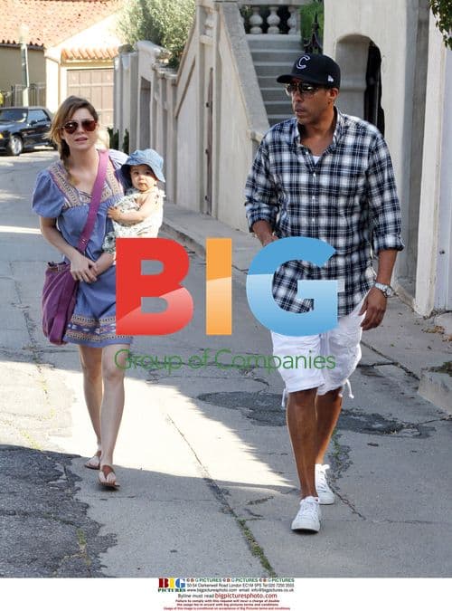 Ellen Pompeo and Chris Ivery shopping