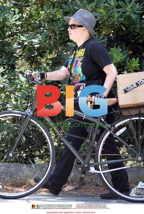 Kathlyn Beatty entering parents' home